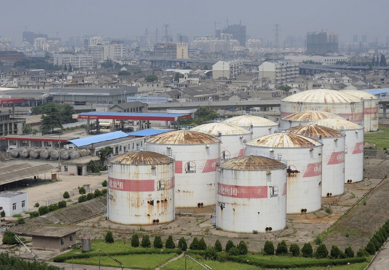 &copy; Reuters. Tanques em unidade da Sinopec em Hefei, China 
20/06/2008
REUTERS/Jianan Yu