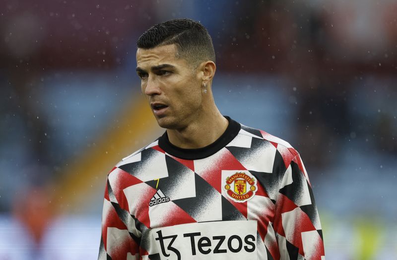 &copy; Reuters. IMAGEN DE ARCHIVO. Cristiano Ronaldo durante el calentamiento antes del partido entre el Manchester United y el Aston Villa por la Premier League, en  Villa Park, Birmingham, Inglaterra - Noviembre 6, 2022. Action Images via Reuters/Jason Cairnduff 