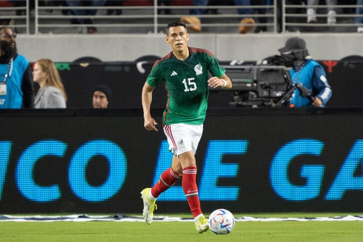 &copy; Reuters. Sept 27, 2022
Foto de archivo del defensor de Mexico Héctor Moreno en un amistoso ante Colombia 
Credito obligatorio: Kyle Terada-USA TODAY Sports