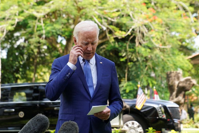 &copy; Reuters. FILE PHOTO: U.S. President Joe Biden speaks to the media after an alleged Russian missile blast in Poland, in Bali, Indonesia, November 16, 2022. REUTERS/Kevin Lamarque
