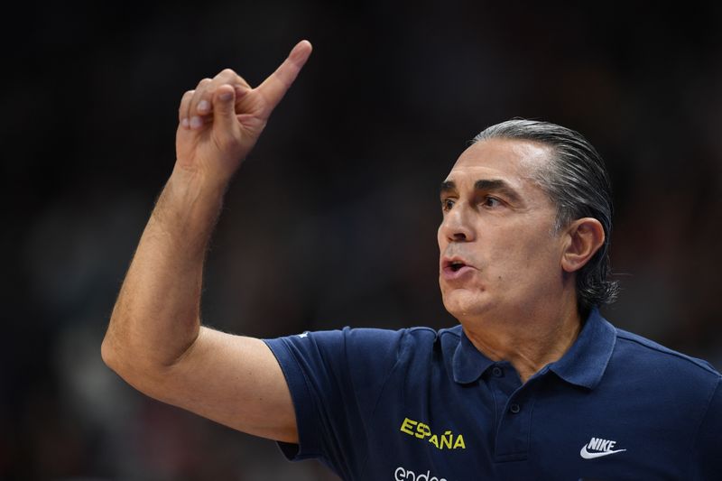 &copy; Reuters. سيرجيو سكاريولو مدرب منتخب إسبانيا لكرة السلة - صورة من أرشيف رويترز. 