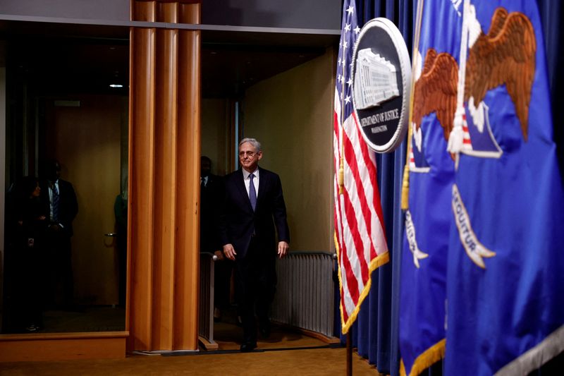 &copy; Reuters. U.S. Attorney General Merrick Garland walks out to announce his appointment of Jack Smith as a special counsel for the investigations into the actions of former President Donald Trump, in the briefing room of the Justice Department in Washington, U.S., No
