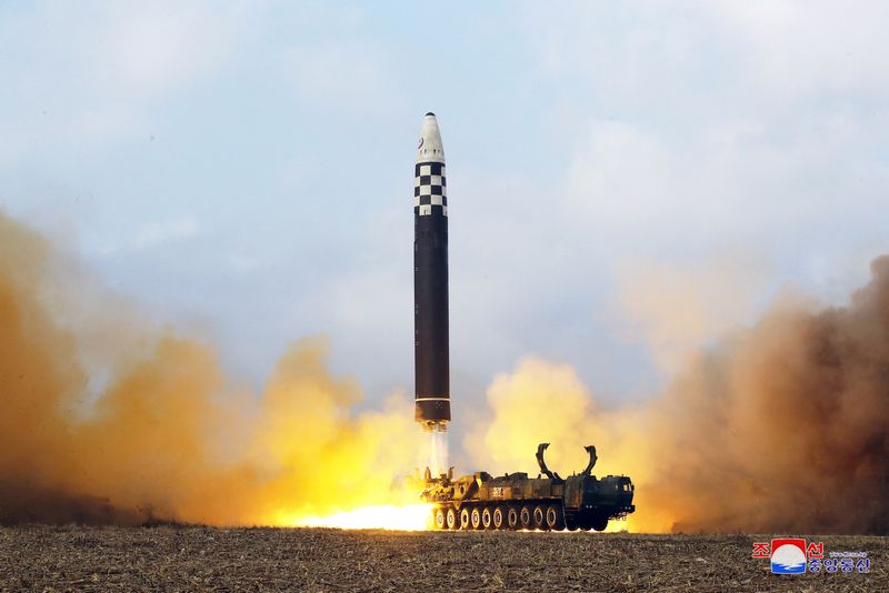 © Reuters. An intercontinental ballistic missile (ICBM) is launched in this undated photo released on November 19, 2022 by North Korea's Korean Central News Agency (KCNA). KCNA via REUTERS 