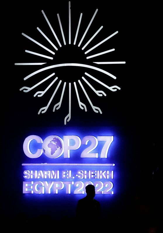 &copy; Reuters. شعار مؤتمر الأمم المتحدة المعني بتغير المناخ كوب27 في شرم الشيخ يوم 11 نوفمبر تشرين الثاني 2022. تصوير: محمد عبد الغني - رويترز