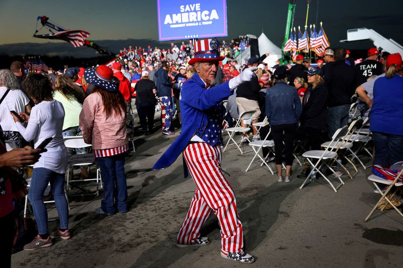 &copy; Reuters. FILE PHOTO: A person dressed as "Uncle Sam" points as he attends a pre-election rally held by former U.S. President Donald Trump in support of Republican candidates in Latrobe, Pennsylvania, U.S., November 5, 2022. REUTERS/Mike Segar/File Photo