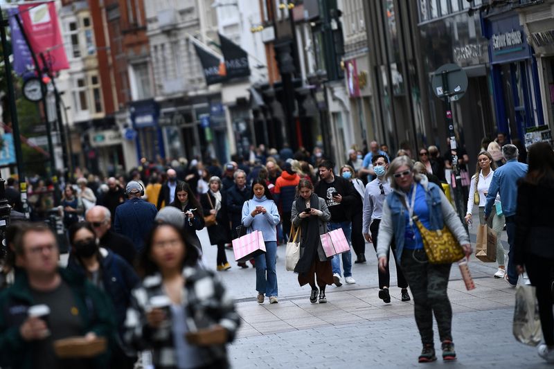 &copy; Reuters. A general view of a crowded Grafton Street while retail reopens fully as coronavirus disease (COVID-19) restrictions continue to ease after an extensive lockdown period in Dublin, Ireland, May 17, 2021. REUTERS/Clodagh Kilcoyne/File Photo