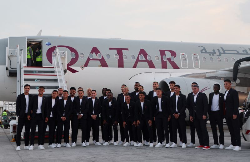 &copy; Reuters. FOTO DE ARCHIVO: La selección de fútbol de Costa Rica a su llegada al aeropuerto internacional de Doha, Qatar, el 18 de noviembre de 2022. REUTERS/Amr Abdallah Dalsh