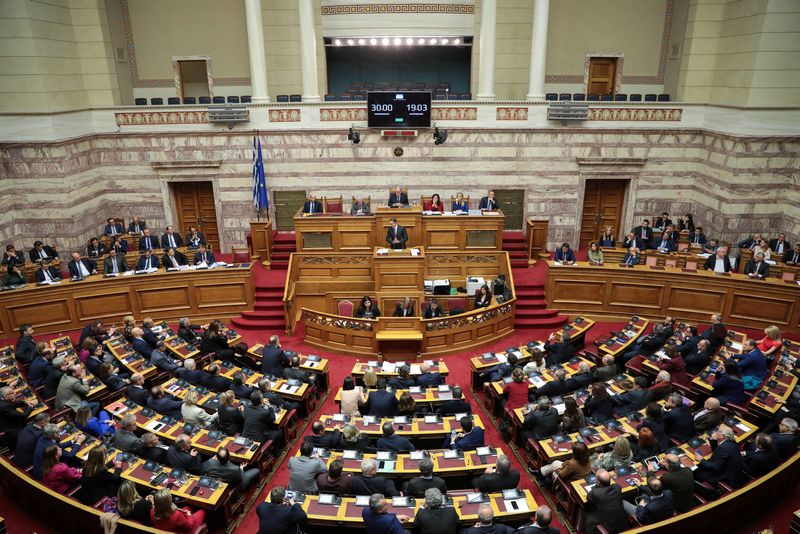 &copy; Reuters. FILE PHOTO: Greek Prime Minister Kyriakos Mitsotakis addresses lawmakers during a parliamentary session before a budget vote in Athens, Greece, December 18, 2019. REUTERS/Costas Baltas