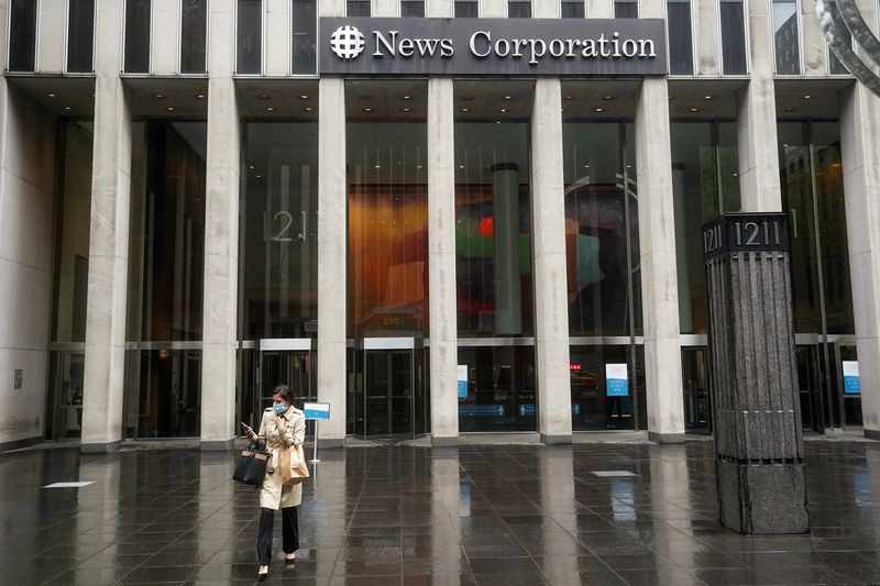 &copy; Reuters. FILE PHOTO: The News Corporation building is pictured in the Manhattan borough of New York City, New York, U.S., May 5, 2021. REUTERS/Carlo Allegri/File Photo 
