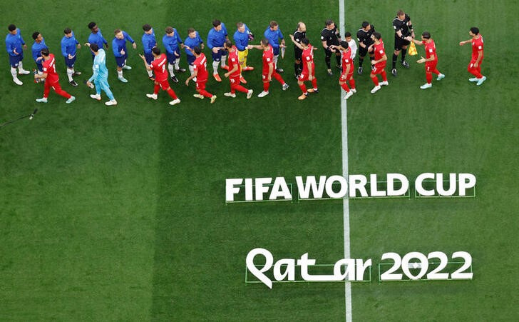 &copy; Reuters. Nov21, 2022 
Foto del lunes de las selecciones de Irán e Inglaterra antes de su partido por el Mundial de Qatar 
 REUTERS/Peter Cziborra