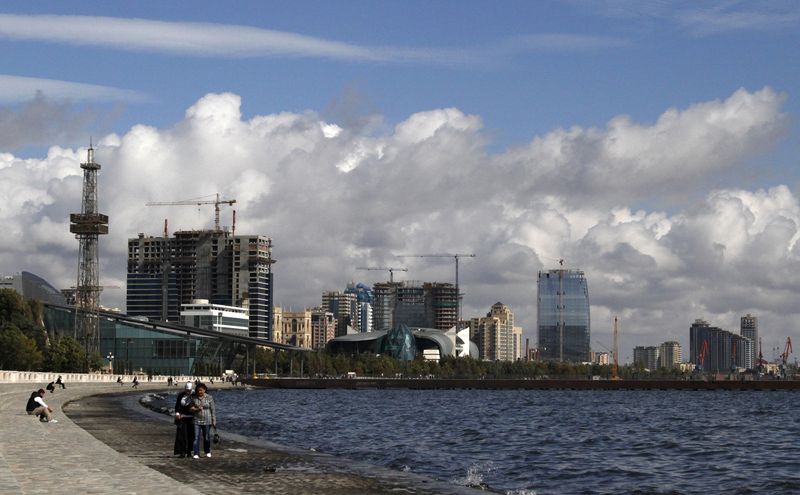 &copy; Reuters. FILE PHOTO: People walk along a quay, with buildings under construction in the background, in Baku, October 13, 2010. REUTERS/David Mdzinarishvili 