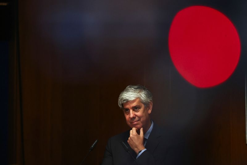 &copy; Reuters. FILE PHOTO: Mario Centeno, governor of the Bank of Portugal and European Central Bank governing council member, gestures during a news conference at Bank of Portugal fortified complex in Carregado, Alenquer, Portugal, May 17, 2022. REUTERS/Pedro Nunes/Fil