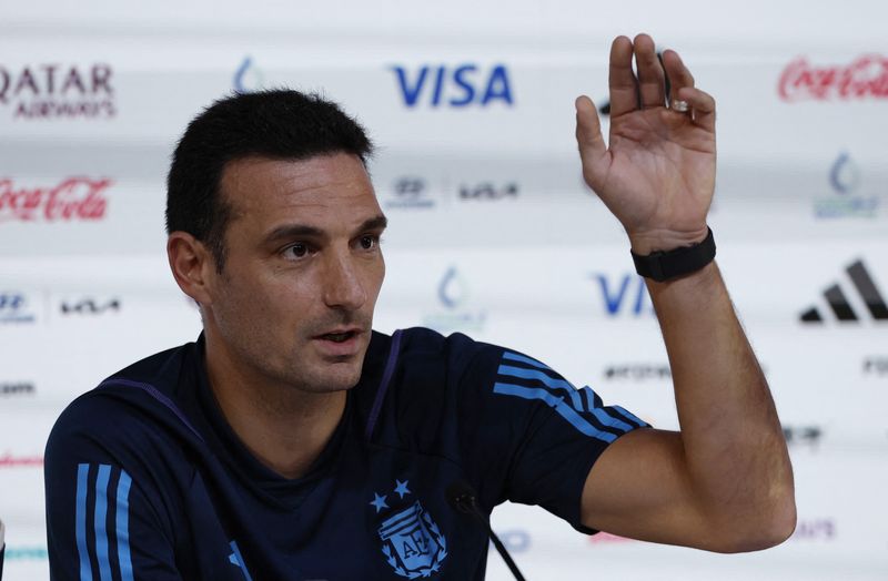 &copy; Reuters. Técnico da seleção da Argentina, Lionel Scaloni, durante entrevista coletiva em Doha
21/11/2022 REUTERS/Albert Gea