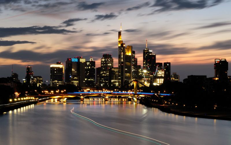 &copy; Reuters. FILE PHOTO: The sun sets behind the skyline of Frankfurt, Germany, August 30, 2022.  REUTERS/Kai Pfaffenbach/File Photo