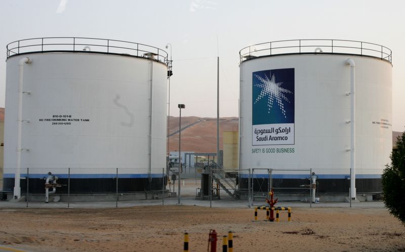 &copy; Reuters. Tanques de combustíveis em complexo saudita
14/11/2007
REUTERS/ Ali Jarekji