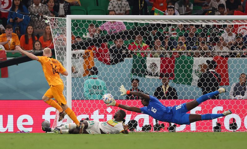 &copy; Reuters. الهولندي دافي كلاسن يحتفل بإحراز هدف بلاده الثاني في شباك السنغال بكأس العالم لكرة القدم في قطر يوم الاثنين. تصوير: ماثيو تشايلدز - رويترز. 