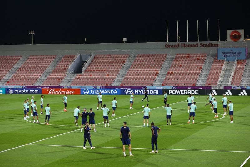 &copy; Reuters. Treino da seleção brasileira no estádio Al Arabi em Doha
21/11/2022
REUTERS/Bernadett Szabo