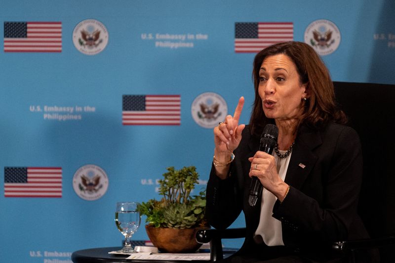 &copy; Reuters. U.S. Vice President Kamala Harris speaks during a town hall meeting, at a hotel in Manila, Philippines, November 21, 2022. REUTERS/Lisa Marie David