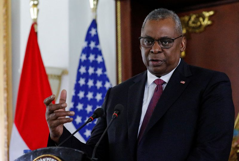&copy; Reuters. U.S. Defense Secretary Lloyd Austin speaks during a joint news conference with Indonesia's Defense Minister Prabowo Subianto (not pictured), following their meeting in Jakarta, Indonesia, November 21, 2022. REUTERS/Willy Kurniawan/Pool