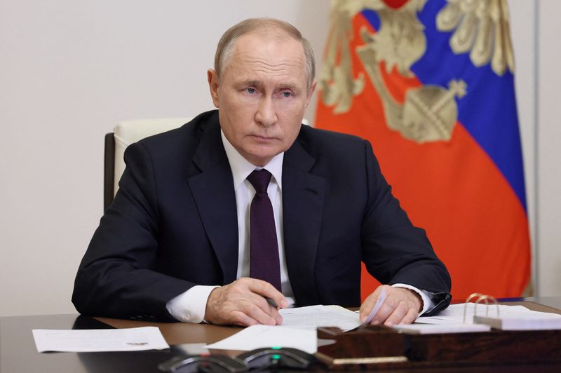 &copy; Reuters. Le président russe Vladimir Poutine participe à une réunion par liaison vidéo dans sa résidence officielle de Novo-Ogariovo. /Photo prise le 14 novembre 2022/REUTERS/Sputnik/Gavriil Grigorov