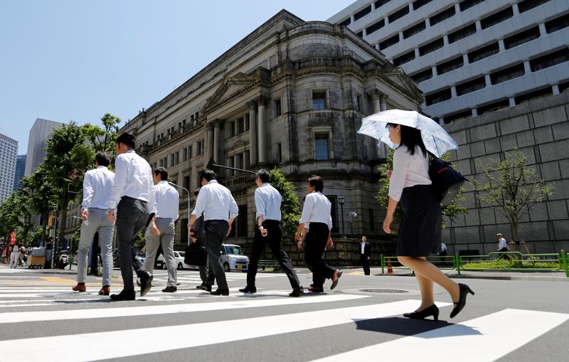 &copy; Reuters. FILE PHOTO: People walk past the Bank of Japan building in Tokyo, Japan June 16, 2017.   REUTERS/Toru Hanai