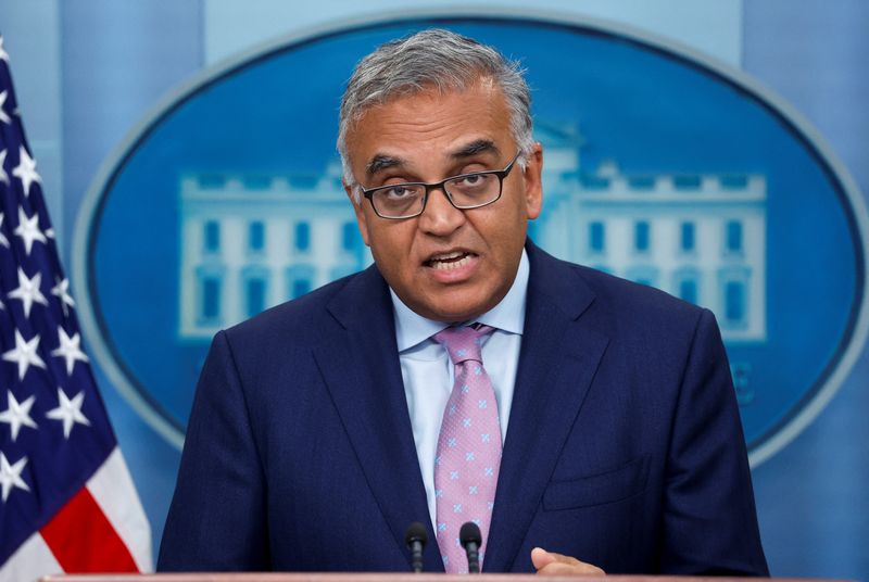 &copy; Reuters. FILE PHOTO: White House COVID-19 Response Coordinator Ashish Jha joins Press Secretary Karine Jean-Pierre for the daily press briefing at the White House in Washington, U.S. October 25, 2022.  REUTERS/Jonathan Ernst/File Photo