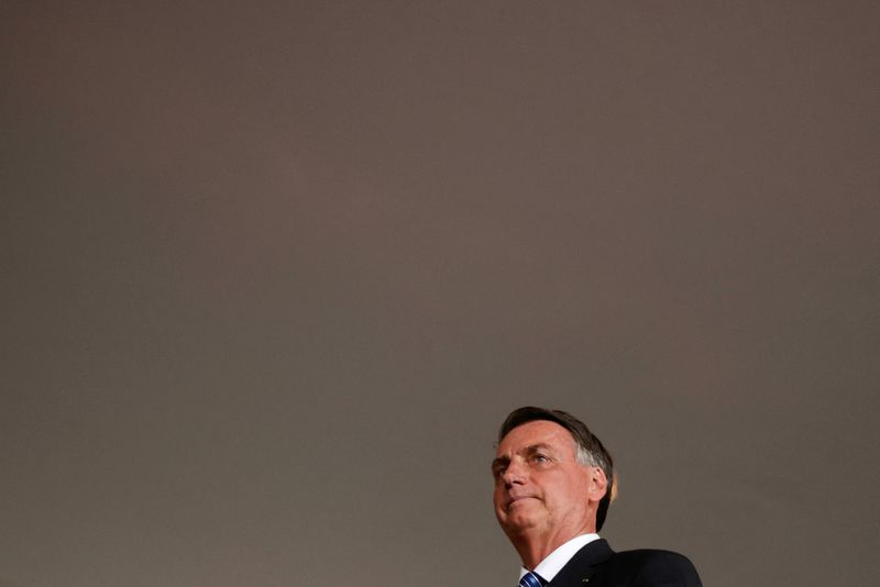 © Reuters. FILE PHOTO: Brazil's President Jair Bolsonaro gives a press statement at the Alvorada Palace in Brasilia, Brazil, November 1, 2022. REUTERS/Adriano Machado/File Photo