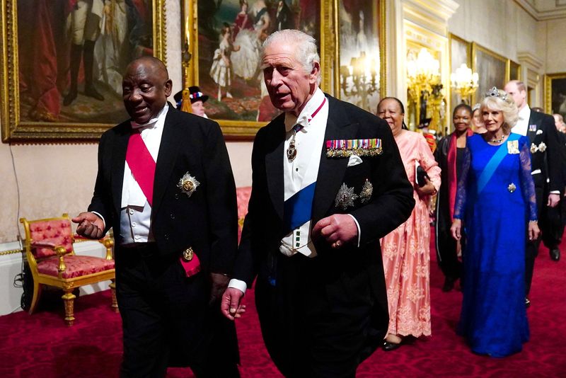 © Reuters. President Cyril Ramaphosa of South Africa with King Charles III during the State Banquet at Buckingham Palace, London, for the State Visit to the UK by President Cyril Ramaphosa of South Africa. Picture date: Tuesday November 22, 2022.  Victoria Jones/Pool via REUTERS