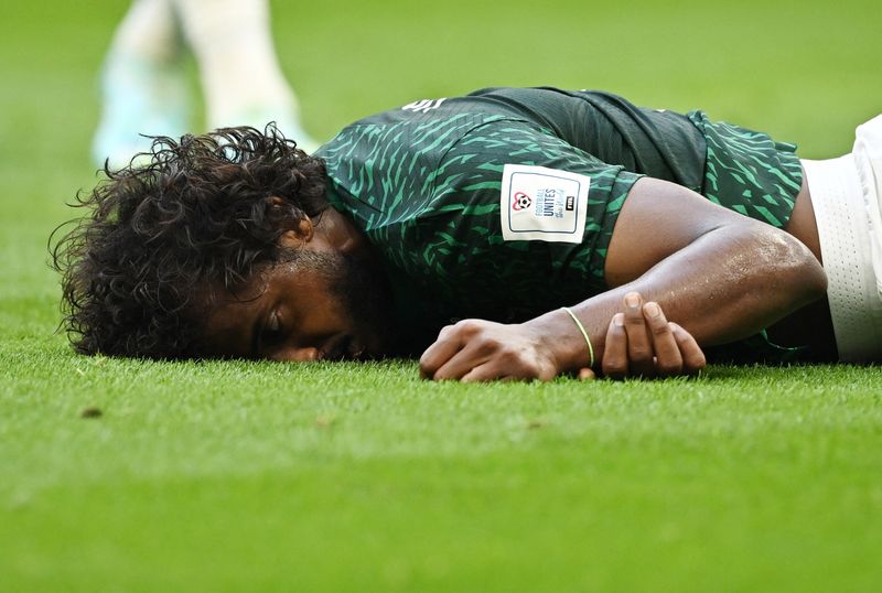 &copy; Reuters. Nov 22, 2022 
Foto del martes del futbolista de Arabia Saudita Yasser Al-Shahrani tras sufrir una lesión 
 REUTERS/Dylan Martinez