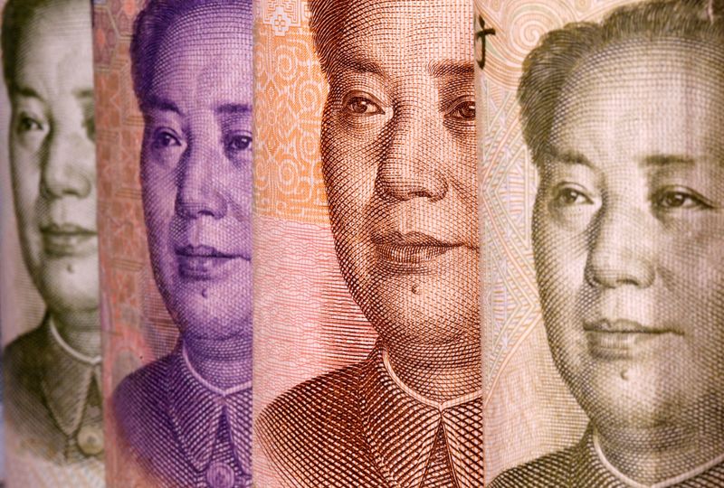 &copy; Reuters. Foto de archivo ilustrativa de billetes de yuanes chinos 
Feb  10, 2020. REUTERS/Dado Ruvic 