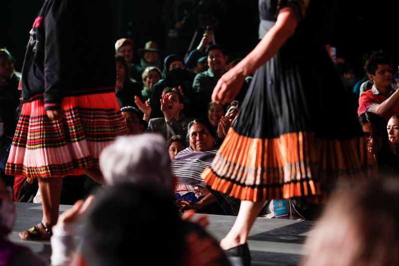 &copy; Reuters. Artisan Juana Bravo Lazaro from the Urupan indigenous community, attends the Original Mexican Textile Art meeting, in Mexico City, Mexico November 20, 2022. REUTERS/Raquel Cunha