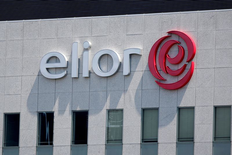 &copy; Reuters. Photo d'archives du logo du groupe de restauration Elior au siège de l'entreprise à La Défense près de Paris, France. /Photo prise le 1er juin 2017/REUTERS/Charles Platiau