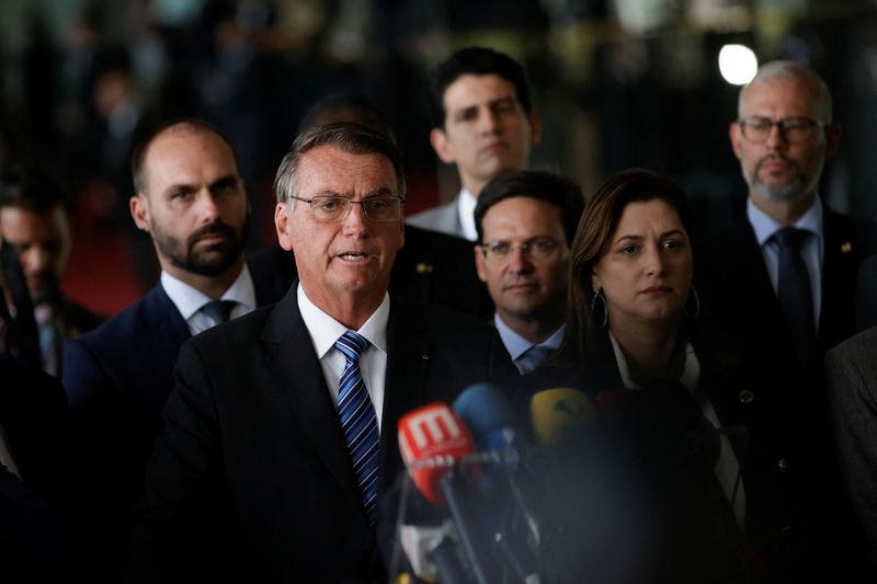 &copy; Reuters. El presidente de Brasil, Jair Bolsonaro, da una declaración de prensa en el Palacio de la Alvorada en Brasilia, Brasil. 1 de noviembre, 2022. REUTERS/Adriano Machado