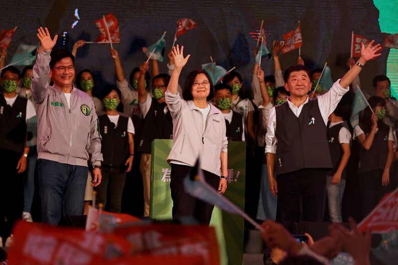 &copy; Reuters. FILE PHOTO: Taiwan's President Tsai Ing-wen waves at the pre-election campaign rally ahead of mayoral elections in Taipei, Taiwan, November 12, 2022. REUTERS/Ann Wang