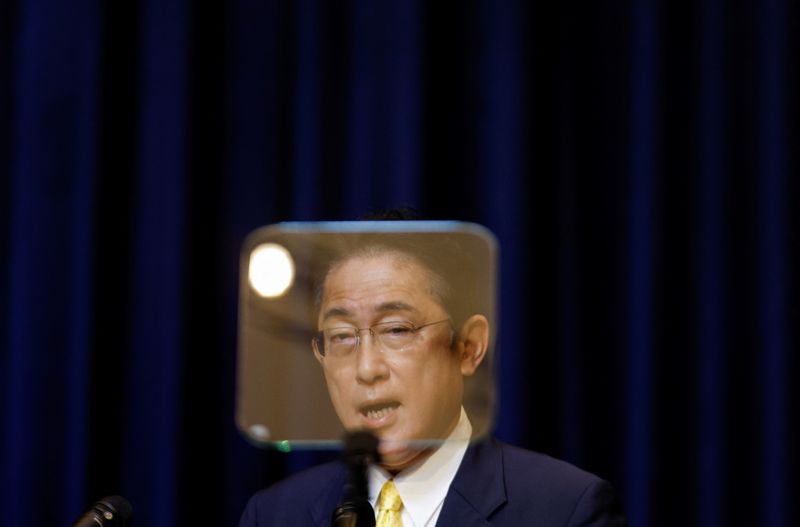&copy; Reuters. Le Premier ministre japonais Fumio Kishida tient une conférence de presse lors du sommet de l'APEC à Bangkok, Thaïlande. /Photo prise le 19 novembre 2022/REUTERS/Jorge Silva