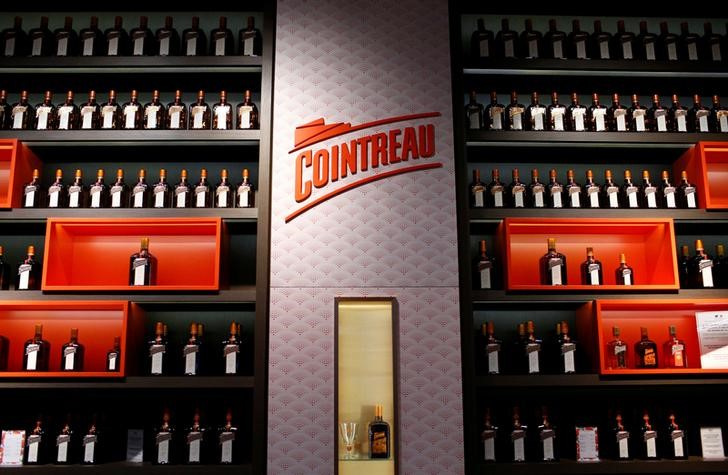 &copy; Reuters. 　フランスの酒類メーカー、レミー・コアントローが２４日発表した９月中間決算は、営業利益がオーガニックベースで２７．２％増と、予想を上回った。写真はアンジェ近郊で２０１９年