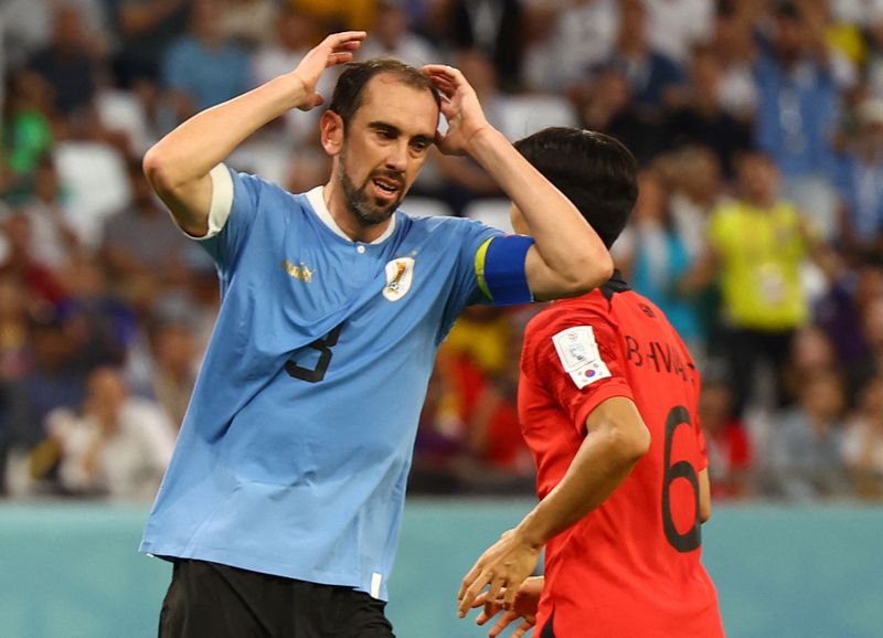 &copy; Reuters. Zagueiro do Uruguai Diego Godín durante partida contra a Coreia do Sul pela Copa do Mundo do Catar
24/11/2022 REUTERS/Kai Pfaffenbach