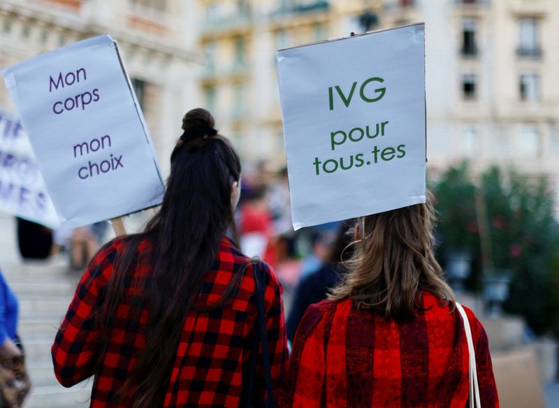 &copy; Reuters. Manifestation à l'occasion de la Journée internationale pour un avortement sans risque, à Nice, France. /Photo prise le 28 septembre 2022/REUTERS/Eric Gaillard