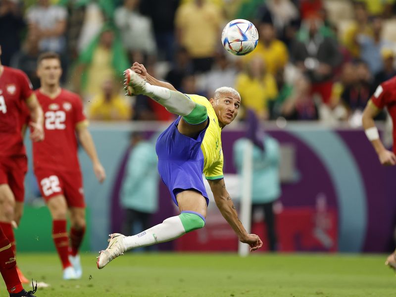 Brasil vence Sérvia por 2 x 0 em estreia na Copa do Mundo com golaço de Richarlison Por Reuters