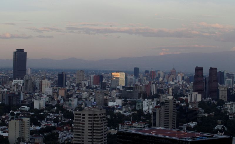 &copy; Reuters. FILE PHOTO: A view of Mexico city's skyline during a sunset October 17, 2011.     REUTERS/Carlos Jasso/File Photo