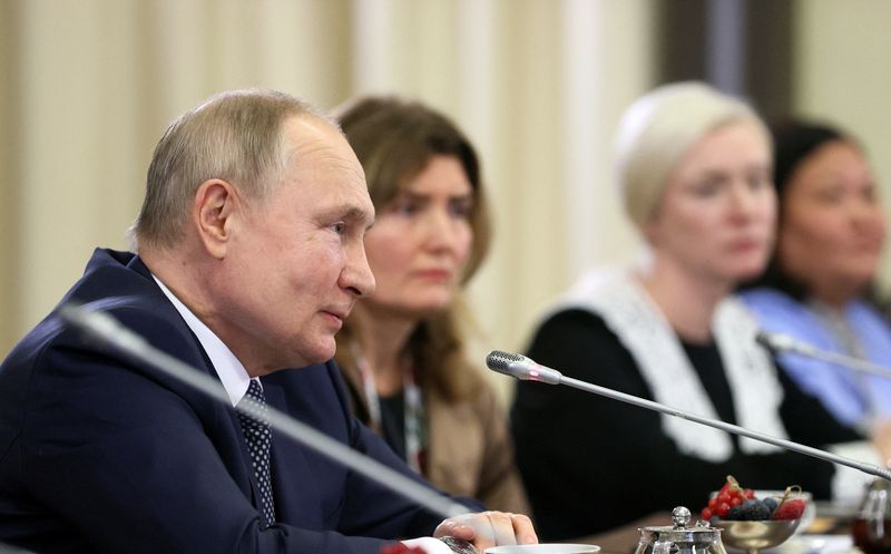 &copy; Reuters. Putin em reunião com mães de soldados
 25/11/2022    Sputnik/Alexander Shcherbak/Pool via REUTERS