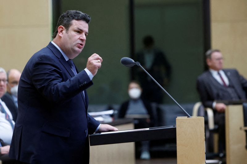 &copy; Reuters. FILE PHOTO: German Labour and Social Affairs Minister Hubertus Heil speaks during the debate for the so called buergergeld or citizen income law, in the plenary hall of the German upper house of parliament, or Bundesrat, in Berlin, Germany November 25, 20