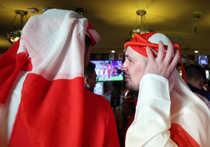 &copy; Reuters. Torcedores ingleses em pub no Catar
 25/11/2022     REUTERS/Lee Smith