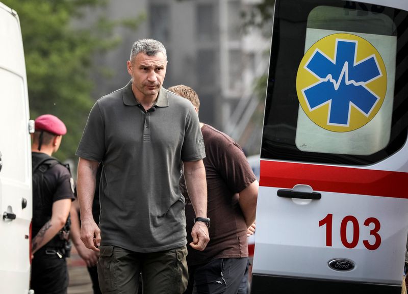 In rare public spat, Zelenskiy criticises Kyiv mayor over emergency centres