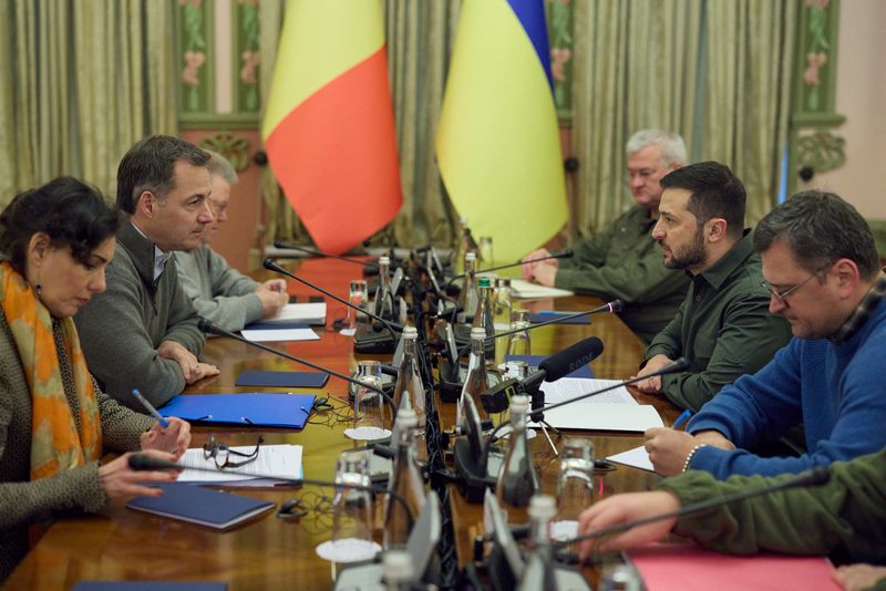 &copy; Reuters. Ukraine's President Volodymyr Zelenskiy and Belgium's Prime Minister Alexander De Croo attend a meeting, amid Russia's attack on Ukraine, in Kyiv, Ukraine November 26, 2022.  Ukrainian Presidential Press Service/Handout via REUTERS 