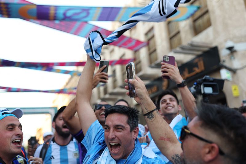 &copy; Reuters. Torcedores da Argentina antes de partida contra o México pela Copa do Mundo em Doha, no Catar
26/11/2022 REUTERS/Amanda Perobelli