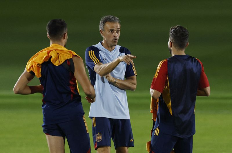 &copy; Reuters. Técnico da seleção da Espanha, Luis Enrique, durante treinamento da equipe no Catar
26/11/2022 REUTERS/Albert Gea