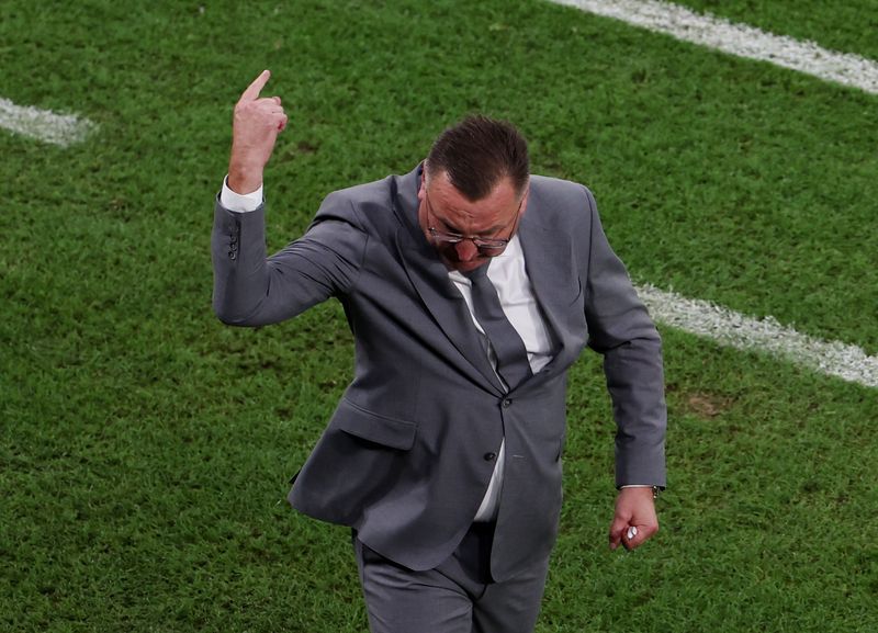 &copy; Reuters. Técnico da Polônia, Czeslaw Michniewicz, durante partida contra a Arábia Saudita pela Copa do Mundo do Catar
26/11/2022 REUTERS/Molly Darlington