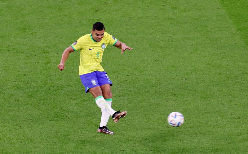 &copy; Reuters. Nov 24, 2022 
Foto de archivo del centrocampista de Brasil Casemiro en el triunfo de su equipo ante Serbia 
 REUTERS/Molly Darlington