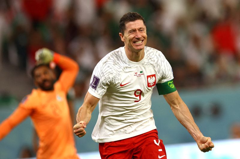 &copy; Reuters. 　サッカーのワールドカップ（Ｗ杯）カタール大会では２６日、ポーランド代表ＦＷロベルト・レバンドフスキがＷ杯での自身初ゴールを決めた（２０２２年　ロイター/Kai Pfaffenbach）